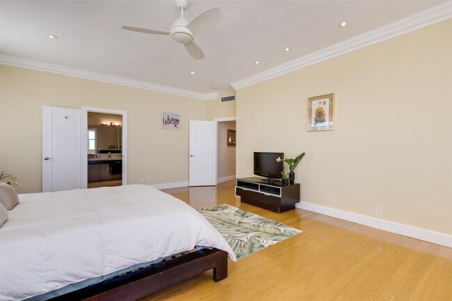 Building Photo - 3430 Galt Ocean Dr