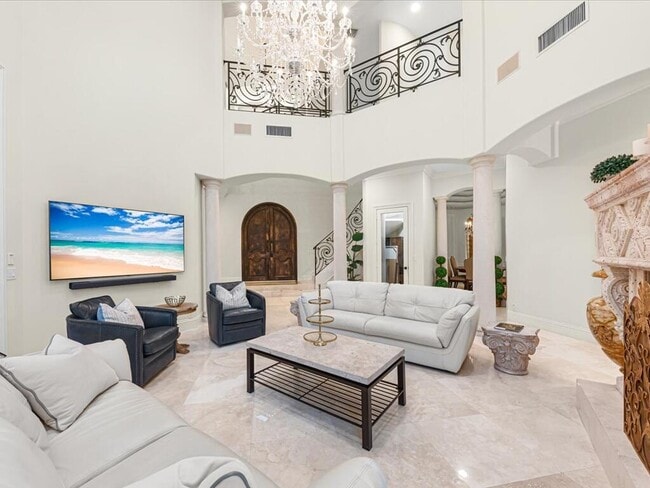 Building Photo - 3030 NE 45th St