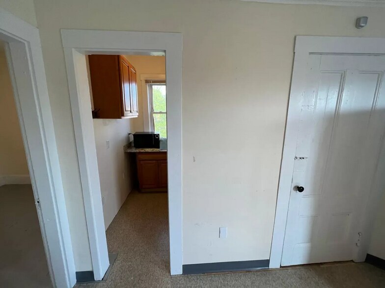 Building Photo - 10 Warren St