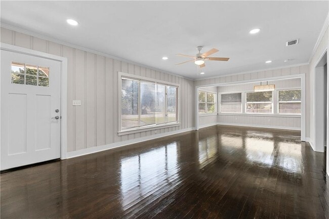 Building Photo - 2762 Hillcrest Rd