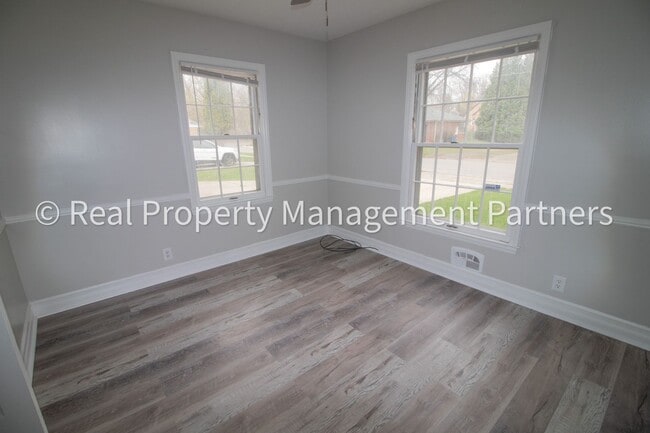 Building Photo - Rooms for Rent in a 6-Bedroom Home