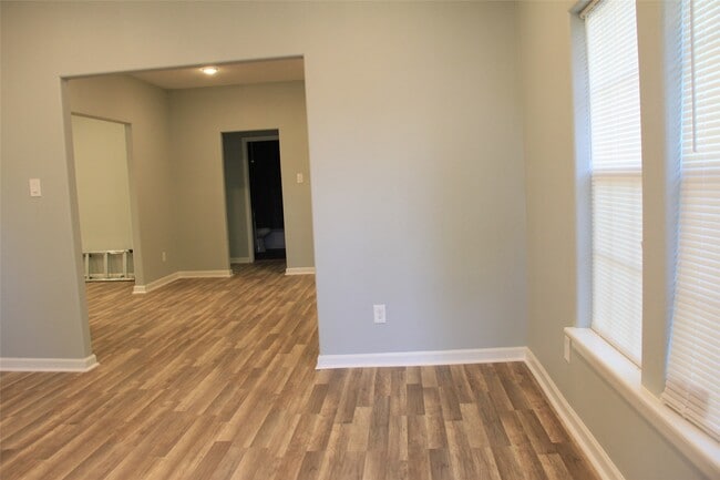 Building Photo - 724 Bowie St