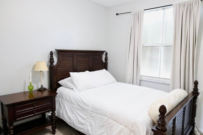 Building Photo - 2060 Greenview Shores Blvd