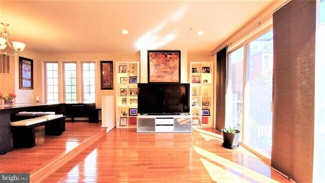 Building Photo - 9700 Cedar Farm Cir