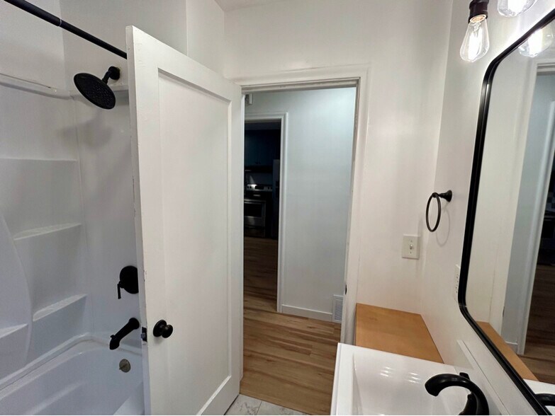 Building Photo - 326 Gregson Ave S