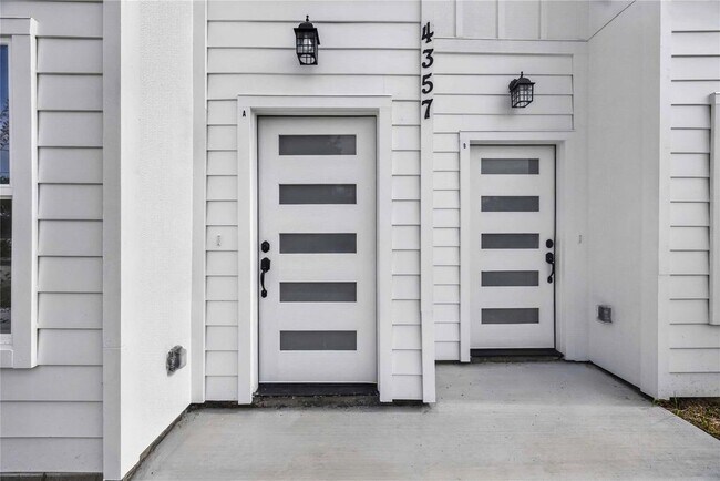 Building Photo - 4357 Elmwood St