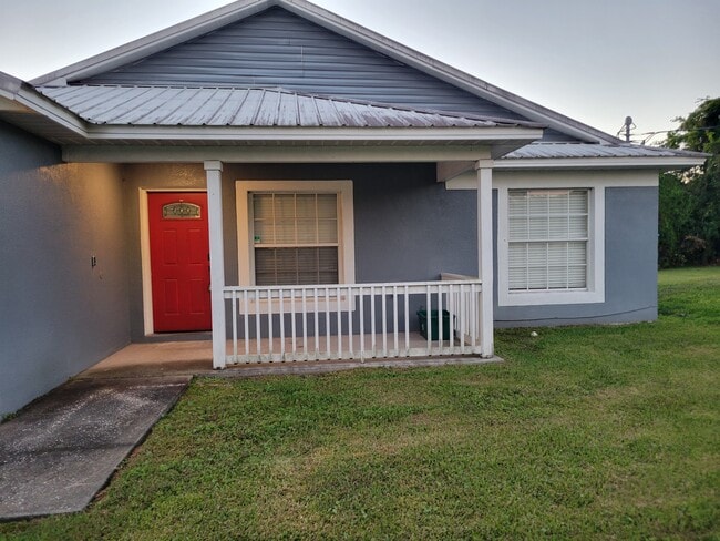 Building Photo - 2038 Blackston Ave