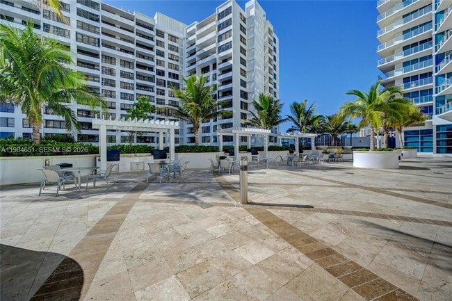Building Photo - 3101 S Ocean Dr
