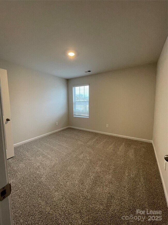 Building Photo - 110 Bird Dog Dr