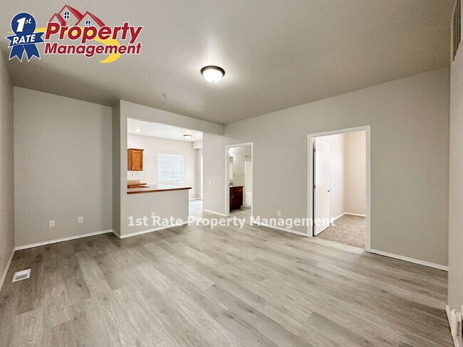 Building Photo - 898 N Bluffwood Ln