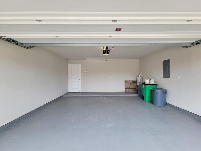 Building Photo - 6011 Diantha St