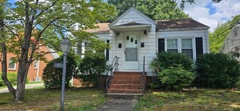 Building Photo - 703 Mayflower Dr