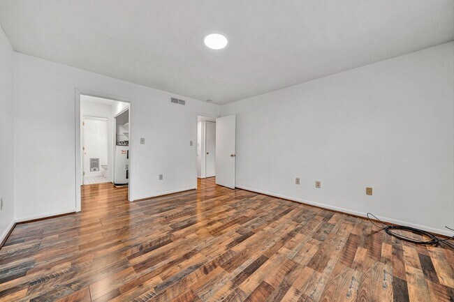 Building Photo - 5260 Crossbow Cir