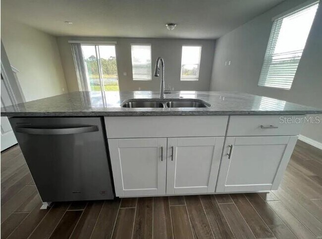 Building Photo - 756 Legacy Dr
