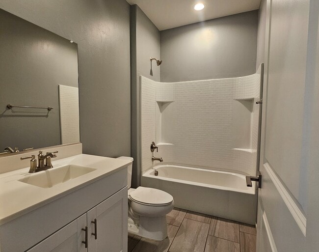 Building Photo - 10679 W Golson Dr