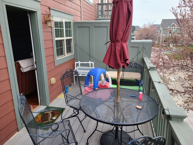 Building Photo - 3 Bedroom Central Park Townhome.