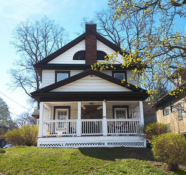 Building Photo - 210 Clarke St