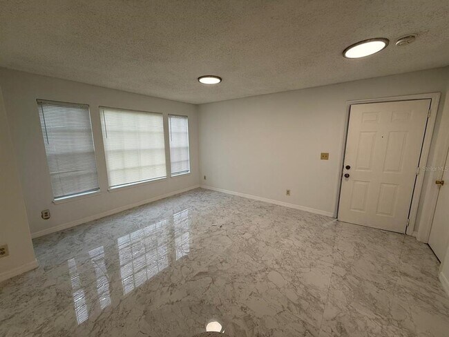 Building Photo - 1089 S Hiawassee Rd