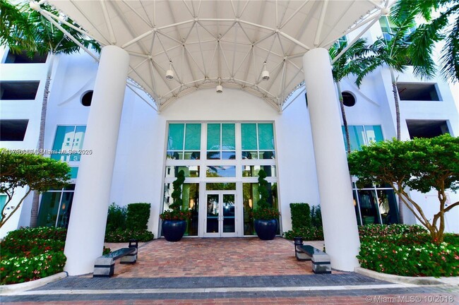 Building Photo - 7900 Harbor Island Dr