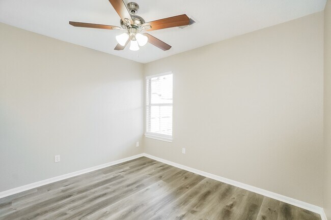 Building Photo - 22906 Sugar Bear Dr