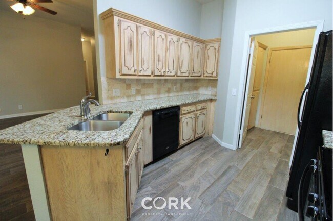 Building Photo - 927 Castle Rd