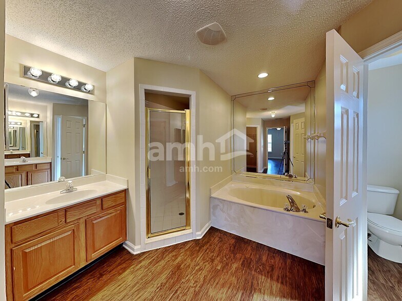 Building Photo - 468 Hillside Dr