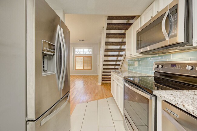 Building Photo - $1,895 - 2 Bed, 2 Bath Lofted Townhome in ...