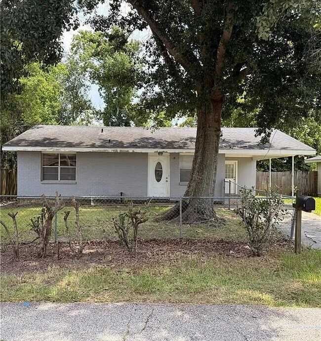 Building Photo - 3236 Reine Ave