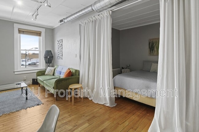 Building Photo - 415 N Neil St