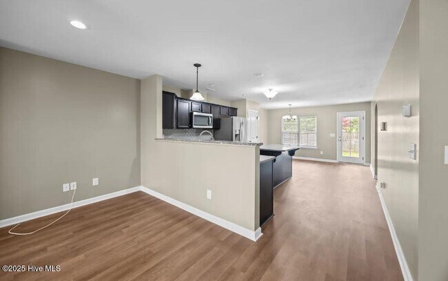 Building Photo - 821 Jade Ln