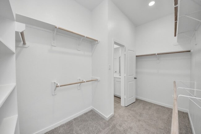 Building Photo - 27111 Blue Pool Dr