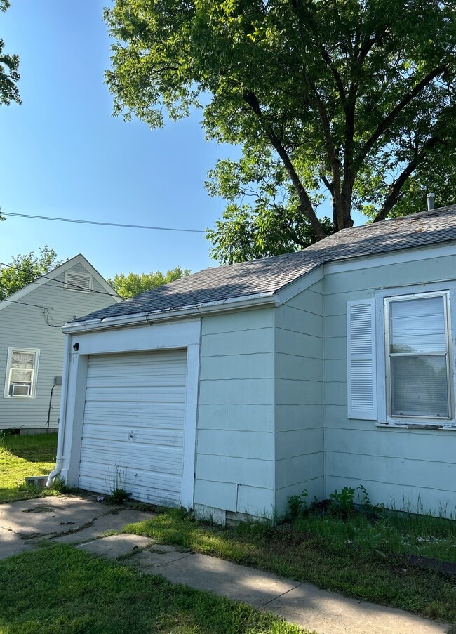 Primary Photo - 1904 Home Cir