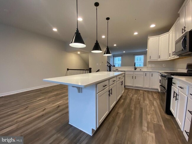 Building Photo - 8612 Shady Pines Dr