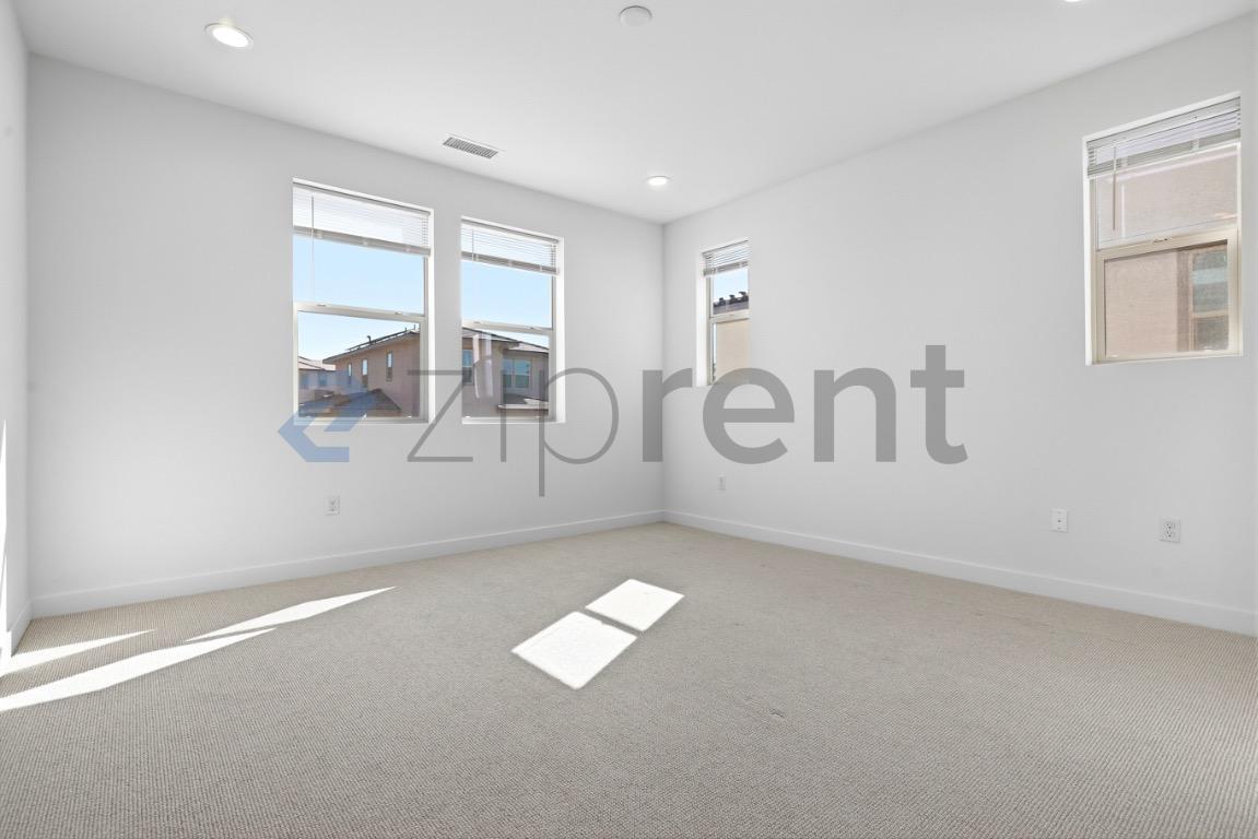 Building Photo - Unit