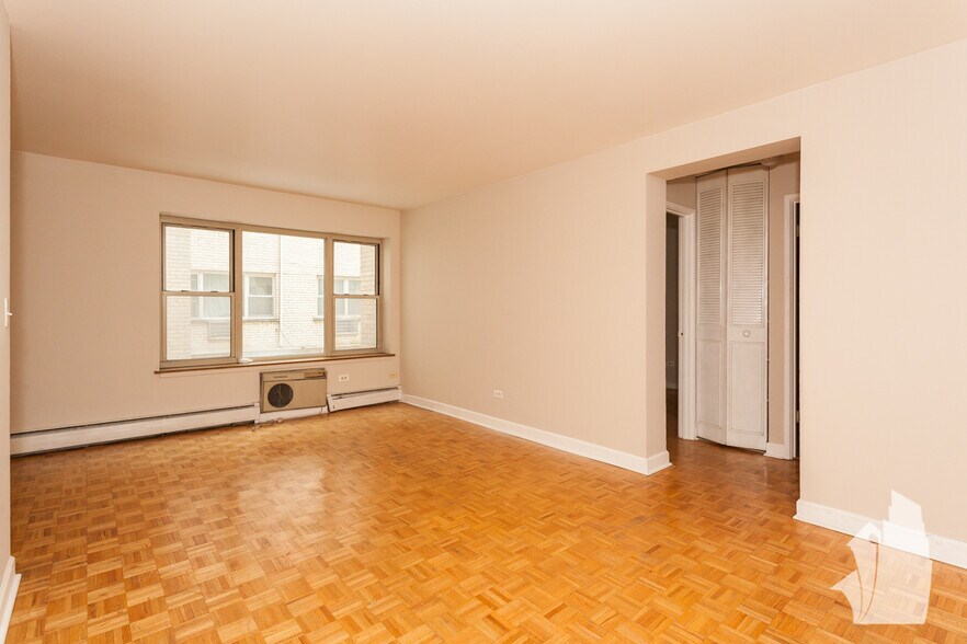 Building Photo - 420 W Aldine Ave