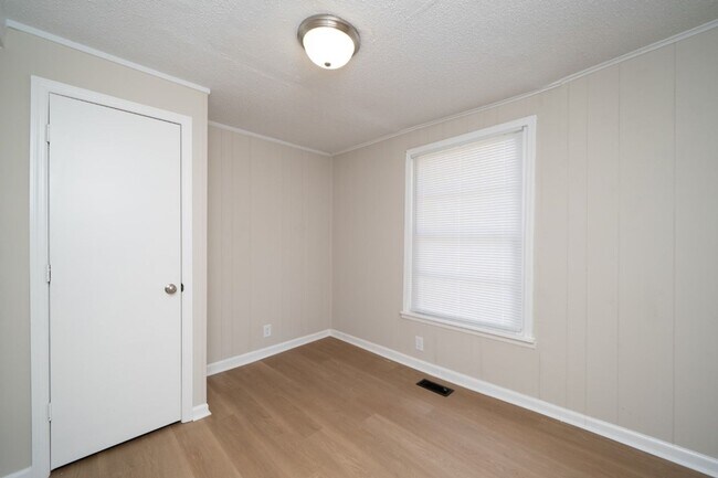 Building Photo - 1623 Holbrook Ave