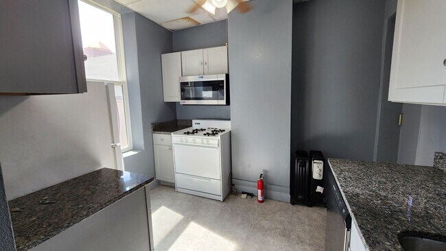 Building Photo - 260 Gross St