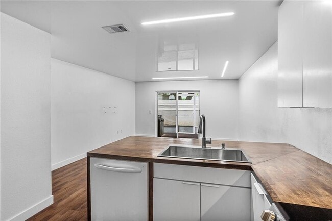 Building Photo - 1645 Windsor Oak Ct