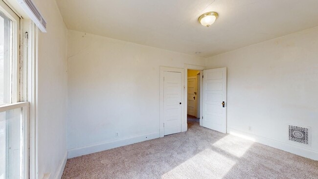 Building Photo - Fantastic Downtown Ames Location