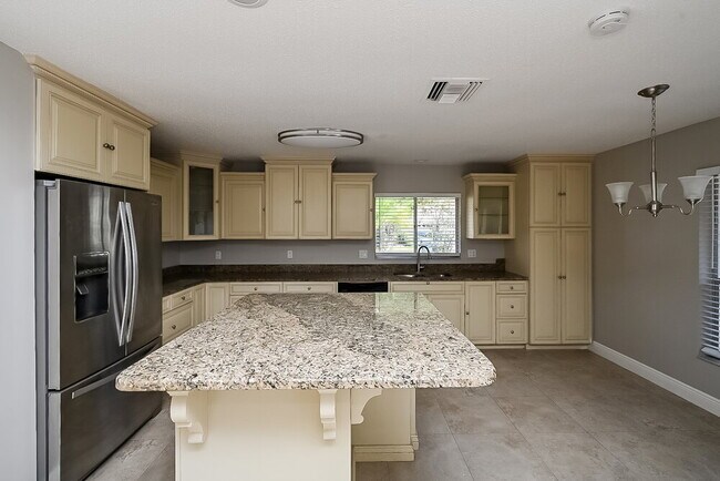 Building Photo - 5944 Birchwood Dr