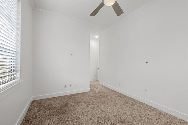 Building Photo - 1607 Chelsea Ln