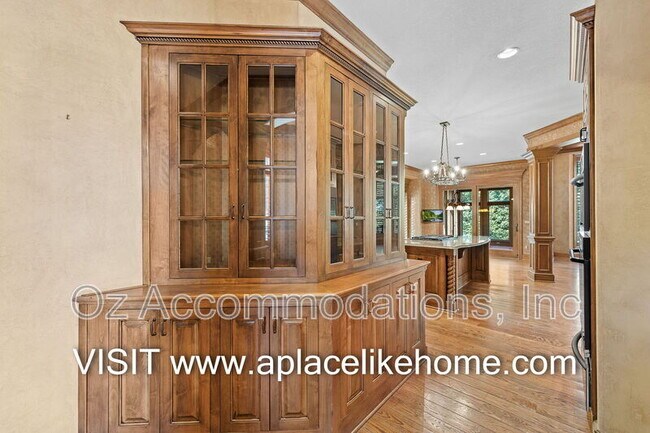 Building Photo - 16690 Country Club Dr
