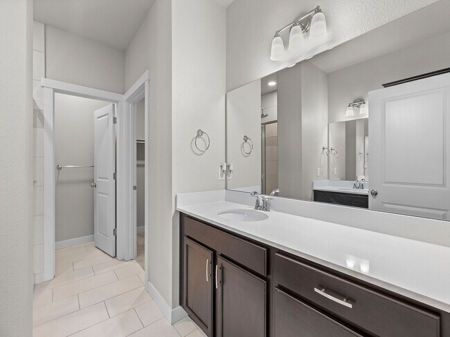 Building Photo - Move-In Ready, 3BR/2BA Townhome in Loveland with Modern Finishes