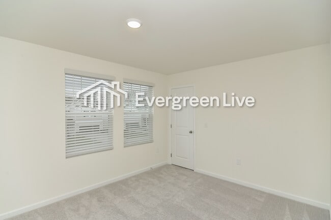 Building Photo - 154 Snowdrop Ave