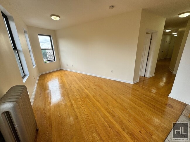 Building Photo - 620 W 171st St