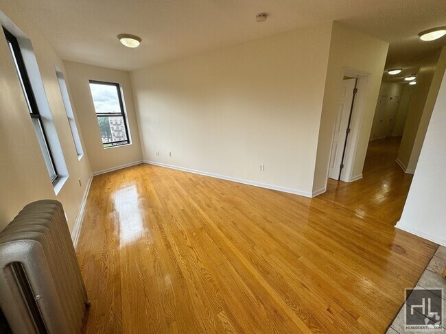 Building Photo - 620 W 171st St