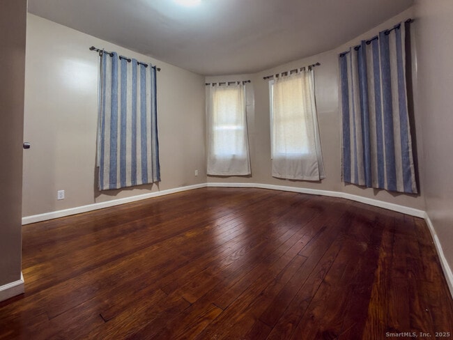 Building Photo - 19 Upson St