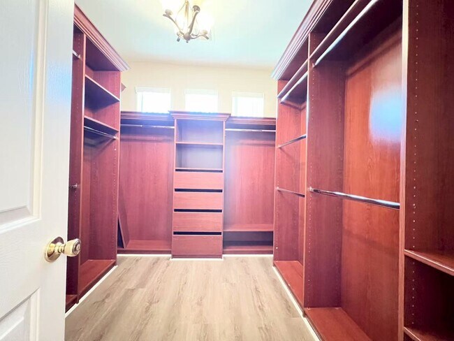 Building Photo - Wonderfully two-story single-family property