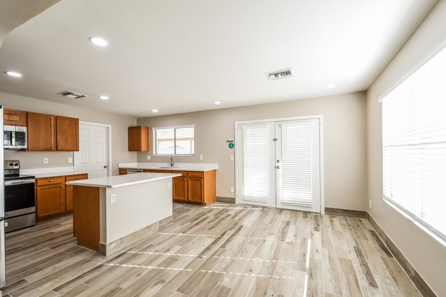 Building Photo - 10548 W Angels Ln