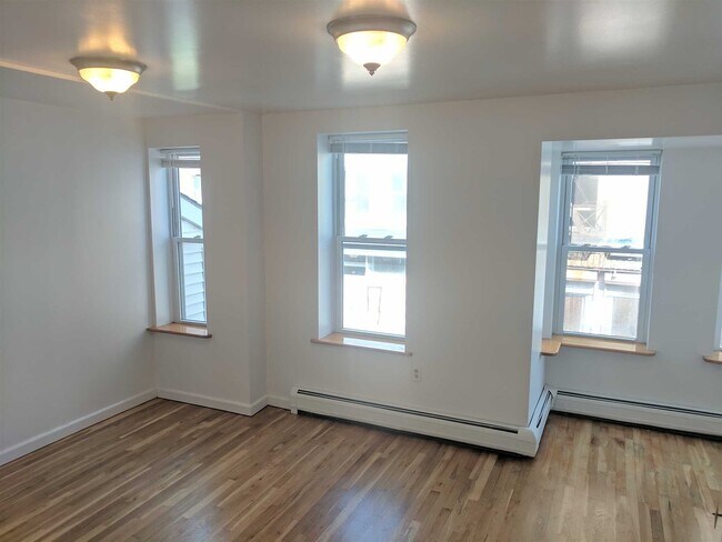 Building Photo - 26 Academy St